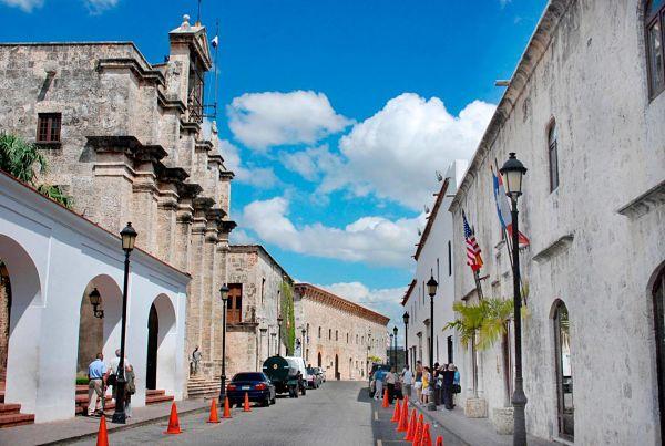 Santo Domingo Colonial: Historia, Cultura y Tradición